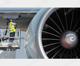 Underwing aircraft refuelling