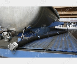 Mobile tank for solvents