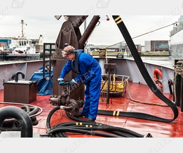 Bunker boat: FHD flat laying hoses, HD hoses