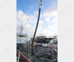 SBS 250 - marine cargo hoses with built-in nipples