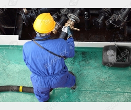 Lube oil loading of a ship