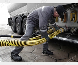 Unloading petroleum products at the service station (road tanker to UST)